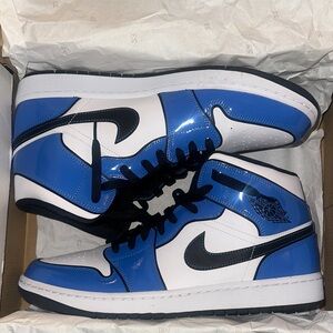 Jordan Air 1 Mid SE in Signal Blue and Black